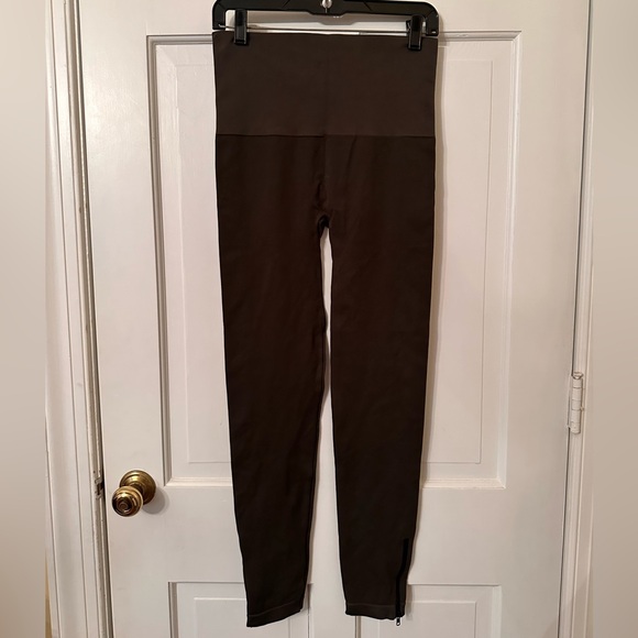 NWT Spanx Look at Me Now Seamless Side Zip leggings Size 1X Dark Olive Green - Picture 5 of 10